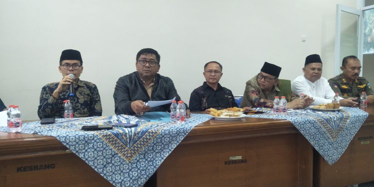 Tim Bakorpakem Kabupaten Garut Segel Mesjid Ahmadiyah di Cilawu